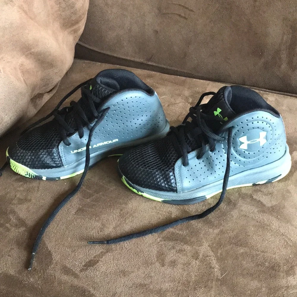 youth basketball shoes - Picture 1 of 10